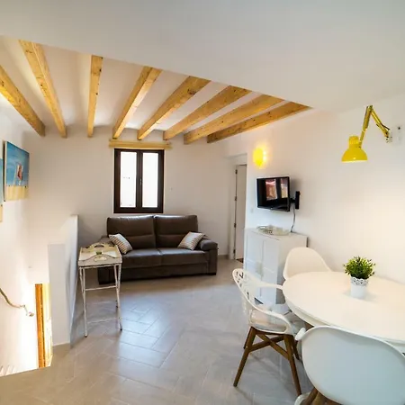 Calmness Old Town Apartment